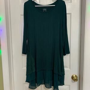 Logo Lori Goldstein soft lace accent green tunic